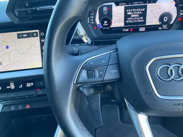 アウディ Ａ３ セダン 30TFSI アドバンスド 福岡県 2022(令4)年 3.3万km パール ・アダプティブクルーズコントロール/・純正ナビ／ＢＴ／ＵＳＢ/・バックカメラ/・シートヒーター/・ドライブレコーダー/・フルセグ/・ＥＴＣ/・純正１７ＡＷ/・保証書/・取扱説明書/・スペアキー