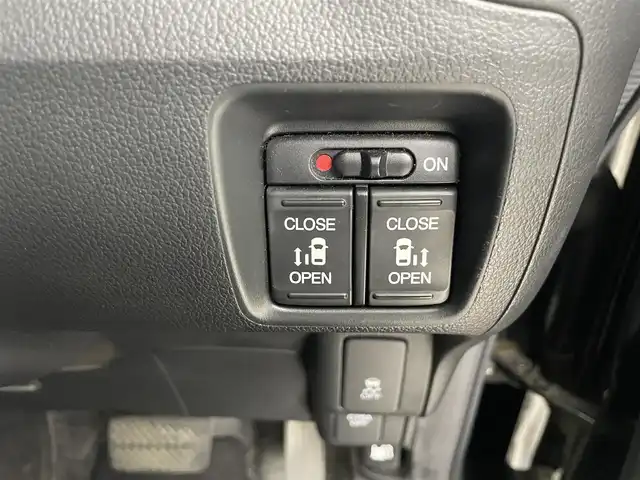 ホンダ Ｎ ＢＯＸ 2トーン カスタム SSパッケージ 埼玉県 2015(平27)年 5.9万km スマートブラック 社外ナビ　/　AM/FM/CD/DVD/BT /バックカメラ　/両側パワースライドドア　/前後ドライブレコーダー　/横滑り防止システム　/ステアリングリモコン/純正アルミホイール　/フロアマット　/フォグランプ　/キセノンヘッドライト/オートライト/ウィンカーミラー/ドアバイザー　/プッシュスタート/スマートキー