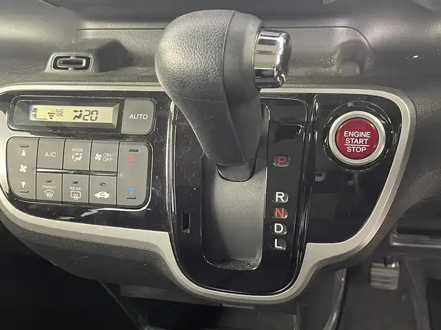 ホンダ Ｎ ＢＯＸ 2トーン カスタム SSパッケージ 埼玉県 2015(平27)年 5.9万km スマートブラック 社外ナビ　/　AM/FM/CD/DVD/BT /バックカメラ　/両側パワースライドドア　/前後ドライブレコーダー　/横滑り防止システム　/ステアリングリモコン/純正アルミホイール　/フロアマット　/フォグランプ　/キセノンヘッドライト/オートライト/ウィンカーミラー/ドアバイザー　/プッシュスタート/スマートキー