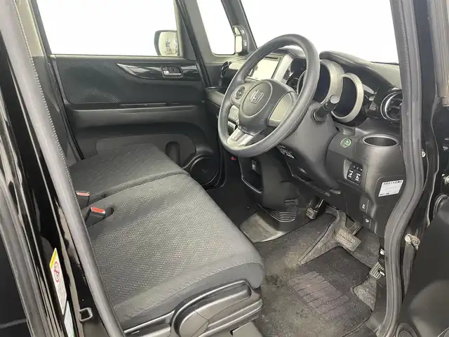 ホンダ Ｎ ＢＯＸ 2トーン カスタム SSパッケージ 埼玉県 2015(平27)年 5.9万km スマートブラック 社外ナビ　/　AM/FM/CD/DVD/BT /バックカメラ　/両側パワースライドドア　/前後ドライブレコーダー　/横滑り防止システム　/ステアリングリモコン/純正アルミホイール　/フロアマット　/フォグランプ　/キセノンヘッドライト/オートライト/ウィンカーミラー/ドアバイザー　/プッシュスタート/スマートキー