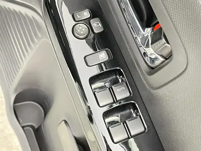 スズキ スペーシア カスタム HYBRID XS ターボ 千葉県 2020(令2)年 3.3万km ピュアホワイトパール/ブラック2トーン 禁煙車/スズキセーフティ サポート/・デュアルセンサーブレーキサポートII/・アダプティブクルーズコントロール/・車線維持支援機能/・後退時ブレーキサポート/・誤発進抑制機能/・後方誤発進抑制機能/・標識認識機能/・カラーヘッドアップディスプレイ/両側パワースライドドア/LEDオートライト/オートハイビーム/ハーフレザーシート/シートヒーター/純正15インチアルミホイール/アイドリングストップ/USBポート/プッシュスタート/スマートキー