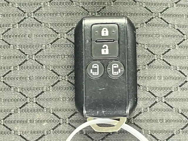 スズキ スペーシア カスタム HYBRID XS ターボ 千葉県 2020(令2)年 3.3万km ピュアホワイトパール/ブラック2トーン 禁煙車/スズキセーフティ サポート/・デュアルセンサーブレーキサポートII/・アダプティブクルーズコントロール/・車線維持支援機能/・後退時ブレーキサポート/・誤発進抑制機能/・後方誤発進抑制機能/・標識認識機能/・カラーヘッドアップディスプレイ/両側パワースライドドア/LEDオートライト/オートハイビーム/ハーフレザーシート/シートヒーター/純正15インチアルミホイール/アイドリングストップ/USBポート/プッシュスタート/スマートキー