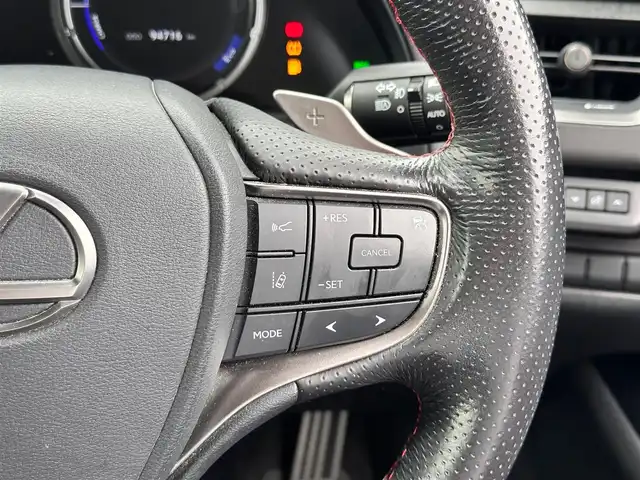 レクサス ＵＸ 250h Fスポーツ 宮城県 2019(平31)年 9.5万km グラファイトブラックガラスフレーク 3眼LEDヘッドランプ/・角型3眼LEDヘッドランプ/・アダプティブハイビームシステム/・ヘッドランプクリーナー/ブラインドスポットモニターセット/・ブラインドスポットモニター/・パーキングサポートブレーキ（後方接近車両）/シルバールーフレール/＝＝＝/Lexus Safety System +/・プリクラッシュセーフティ/・レーントレーシングアシスト/・レーダークルーズコントロール/・先行車発進告知機能/・ロードサインアシスト/パーキングサポートブレーキ（静止物）/純正SDナビ/【CD・DVD・SD・BT・USB・フルセグTV】/バックカメラ/純正ドライブレコーダー/パワーバックドア/ETC/L-tex（合皮）シート/シートヒーター・エアシート/パワーシート/ハンドルヒーター/ステアリングスイッチ/パドルシフト/LEDヘッドライト/LEDフォグ/オートライト/スマートキーX２/カードキー/純正18インチAW/W/サイド/カーテンエアバッグ