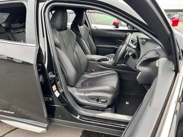 レクサス ＵＸ 250h Fスポーツ 宮城県 2019(平31)年 9.5万km グラファイトブラックガラスフレーク 3眼LEDヘッドランプ/・角型3眼LEDヘッドランプ/・アダプティブハイビームシステム/・ヘッドランプクリーナー/ブラインドスポットモニターセット/・ブラインドスポットモニター/・パーキングサポートブレーキ（後方接近車両）/シルバールーフレール/＝＝＝/Lexus Safety System +/・プリクラッシュセーフティ/・レーントレーシングアシスト/・レーダークルーズコントロール/・先行車発進告知機能/・ロードサインアシスト/パーキングサポートブレーキ（静止物）/純正SDナビ/【CD・DVD・SD・BT・USB・フルセグTV】/バックカメラ/純正ドライブレコーダー/パワーバックドア/ETC/L-tex（合皮）シート/シートヒーター・エアシート/パワーシート/ハンドルヒーター/ステアリングスイッチ/パドルシフト/LEDヘッドライト/LEDフォグ/オートライト/スマートキーX２/カードキー/純正18インチAW/W/サイド/カーテンエアバッグ