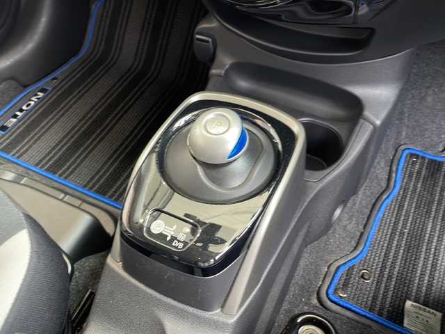 日産 ノート e－パワー X 愛知県 2017(平29)年 2.9万km ブリリアントホワイトパール 衝突軽減システム/純正SDナビ(SDなし）/フルセグ/CD/DVD/Bluetooth/バックカメラ/コーナーセンサー/オートライト/ドライブレコーダー/ETC/ステアリングスイッチ/スマートキー/プッシュスタート