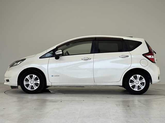 日産 ノート e－パワー X 愛知県 2017(平29)年 2.9万km ブリリアントホワイトパール 衝突軽減システム/純正SDナビ(SDなし）/フルセグ/CD/DVD/Bluetooth/バックカメラ/コーナーセンサー/オートライト/ドライブレコーダー/ETC/ステアリングスイッチ/スマートキー/プッシュスタート