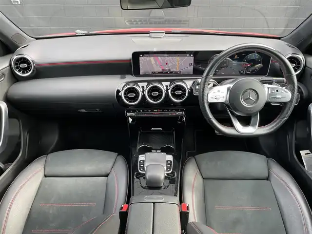 メルセデス・ベンツ Ａ１８０ スタイル AMGライン 埼玉県 2018(平30)年 4.2万km ジュピターレッド AMGライン18インチアルミ/ハーフブラックレザーシート/レッドステッチ/純正ナビテレビ/・MERCEDES me/・フルセグテレビ/アクティブレーンキープ/アクティブステアリング/ブラインドスポット/パークトロニック/パドルシフト/オートライト/ETC車載機/キーレスゴー/ドライブレコーダー（前後）