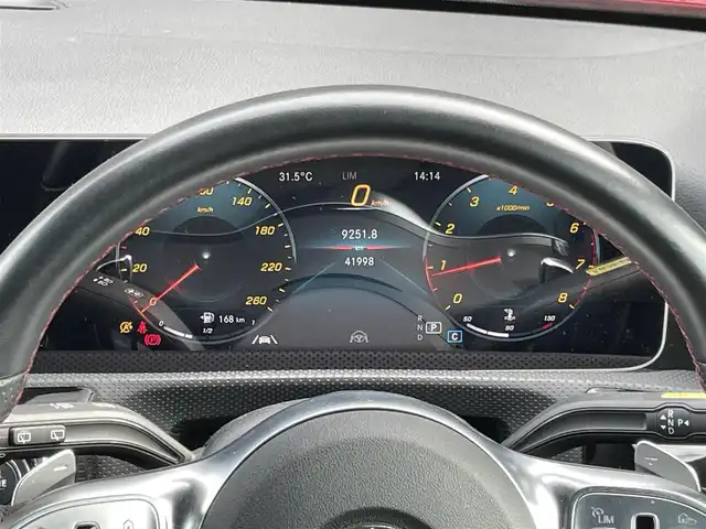 メルセデス・ベンツ Ａ１８０ スタイル AMGライン 埼玉県 2018(平30)年 4.2万km ジュピターレッド AMGライン18インチアルミ/ハーフブラックレザーシート/レッドステッチ/純正ナビテレビ/・MERCEDES me/・フルセグテレビ/アクティブレーンキープ/アクティブステアリング/ブラインドスポット/パークトロニック/パドルシフト/オートライト/ETC車載機/キーレスゴー/ドライブレコーダー（前後）