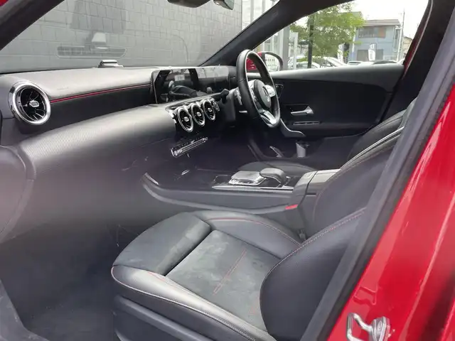 メルセデス・ベンツ Ａ１８０ スタイル AMGライン 埼玉県 2018(平30)年 4.2万km ジュピターレッド AMGライン18インチアルミ/ハーフブラックレザーシート/レッドステッチ/純正ナビテレビ/・MERCEDES me/・フルセグテレビ/アクティブレーンキープ/アクティブステアリング/ブラインドスポット/パークトロニック/パドルシフト/オートライト/ETC車載機/キーレスゴー/ドライブレコーダー（前後）