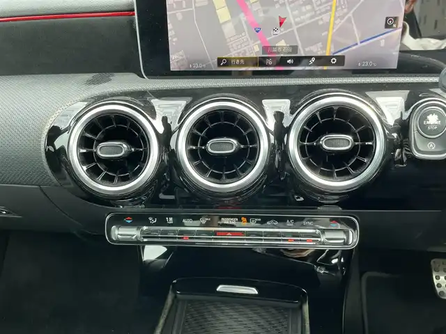 メルセデス・ベンツ Ａ１８０ スタイル AMGライン 埼玉県 2018(平30)年 4.2万km ジュピターレッド AMGライン18インチアルミ/ハーフブラックレザーシート/レッドステッチ/純正ナビテレビ/・MERCEDES me/・フルセグテレビ/アクティブレーンキープ/アクティブステアリング/ブラインドスポット/パークトロニック/パドルシフト/オートライト/ETC車載機/キーレスゴー/ドライブレコーダー（前後）