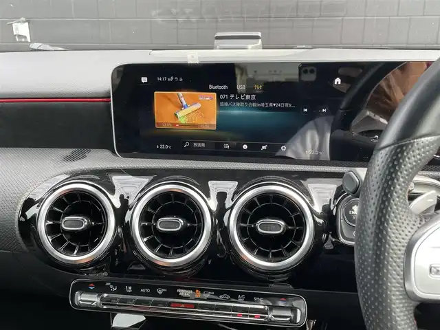 メルセデス・ベンツ Ａ１８０ スタイル AMGライン 埼玉県 2018(平30)年 4.2万km ジュピターレッド AMGライン18インチアルミ/ハーフブラックレザーシート/レッドステッチ/純正ナビテレビ/・MERCEDES me/・フルセグテレビ/アクティブレーンキープ/アクティブステアリング/ブラインドスポット/パークトロニック/パドルシフト/オートライト/ETC車載機/キーレスゴー/ドライブレコーダー（前後）