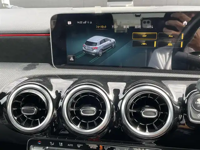 メルセデス・ベンツ Ａ１８０ スタイル AMGライン 埼玉県 2018(平30)年 4.2万km ジュピターレッド AMGライン18インチアルミ/ハーフブラックレザーシート/レッドステッチ/純正ナビテレビ/・MERCEDES me/・フルセグテレビ/アクティブレーンキープ/アクティブステアリング/ブラインドスポット/パークトロニック/パドルシフト/オートライト/ETC車載機/キーレスゴー/ドライブレコーダー（前後）