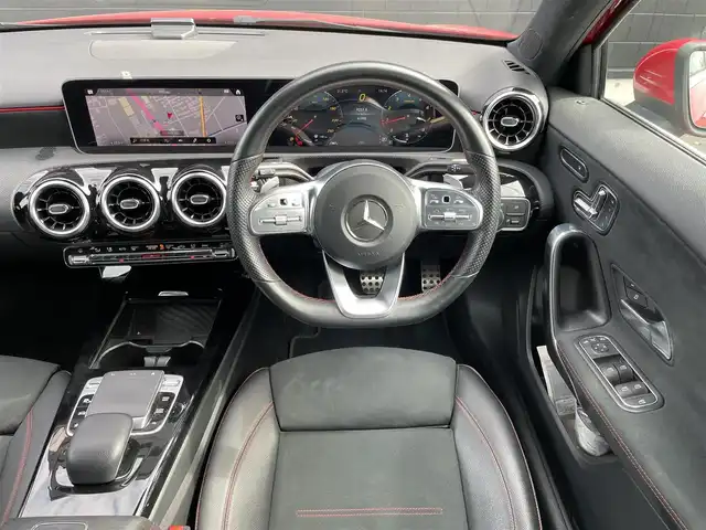 メルセデス・ベンツ Ａ１８０ スタイル AMGライン 埼玉県 2018(平30)年 4.2万km ジュピターレッド AMGライン18インチアルミ/ハーフブラックレザーシート/レッドステッチ/純正ナビテレビ/・MERCEDES me/・フルセグテレビ/アクティブレーンキープ/アクティブステアリング/ブラインドスポット/パークトロニック/パドルシフト/オートライト/ETC車載機/キーレスゴー/ドライブレコーダー（前後）