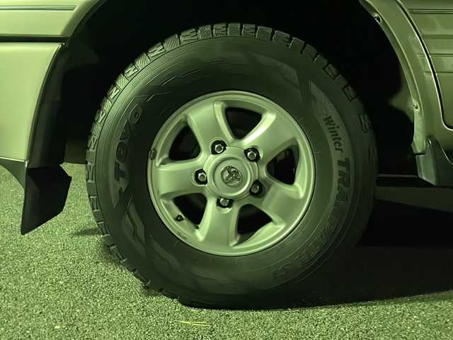 トヨタ ランドクルーザー VX－LTD 京都府 1999(平11)年 10.3万km ウォームシルバーM メーカーOPナビ/・CD/AM/FM/カセット/ETC/サンルーフ/ルーフレール/電格ミラー/サマータイヤアルミホイール付き4セット車載/純正フロアマット/純正ドアバイザー
