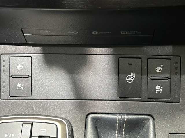 レクサス ＩＳ 300 Fスポーツ 宮城県 2018(平30)年 5.4万km グラファイトブラックガラスフレーク レクサスセーフティーシステム＋/・プリクラッシュセーフティシステム/・レーンディパーチャーアラート＆キーピングアシスト/・レーダークルーズコントロール/・オートマチックハイビーム/・プロアクティブドライビングアシスト/・発進遅れ告知機能/・ロードサインアシスト/・ブラインドスポットモニター/・レーンキープアシスト/純正ナビ/・フルセグTV/Bluetooth/CD/DVD/AUX/・バックカメラ/・純正ビルドインETC2.0/・ドライブレコーダー/アイドリングストップ/革巻きステアリング/・ステアリングスイッチ/・パドルシフト/・ステアリングヒーター/レザーシート/・パワーシート（運転席＋助手席）/・エアシート（運転席＋助手席）/・シートヒーター（運転席＋助手席）/・シートメモリー（運転席）/プッシュスタート/・スマートキー/・スペアキー1本/LEDヘッドライト/・オートライト/純正18インチアルミホイール/純正フロアマット