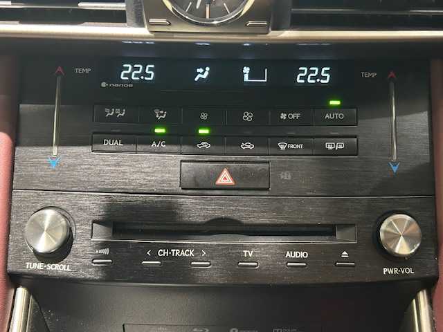 レクサス ＩＳ 300 Fスポーツ 宮城県 2018(平30)年 5.4万km グラファイトブラックガラスフレーク レクサスセーフティーシステム＋/・プリクラッシュセーフティシステム/・レーンディパーチャーアラート＆キーピングアシスト/・レーダークルーズコントロール/・オートマチックハイビーム/・プロアクティブドライビングアシスト/・発進遅れ告知機能/・ロードサインアシスト/・ブラインドスポットモニター/・レーンキープアシスト/純正ナビ/・フルセグTV/Bluetooth/CD/DVD/AUX/・バックカメラ/・純正ビルドインETC2.0/・ドライブレコーダー/アイドリングストップ/革巻きステアリング/・ステアリングスイッチ/・パドルシフト/・ステアリングヒーター/レザーシート/・パワーシート（運転席＋助手席）/・エアシート（運転席＋助手席）/・シートヒーター（運転席＋助手席）/・シートメモリー（運転席）/プッシュスタート/・スマートキー/・スペアキー1本/LEDヘッドライト/・オートライト/純正18インチアルミホイール/純正フロアマット