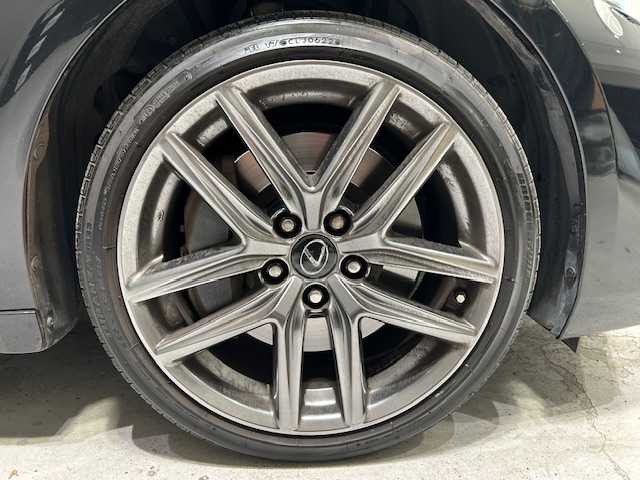 レクサス ＩＳ 300 Fスポーツ 宮城県 2018(平30)年 5.4万km グラファイトブラックガラスフレーク レクサスセーフティーシステム＋/・プリクラッシュセーフティシステム/・レーンディパーチャーアラート＆キーピングアシスト/・レーダークルーズコントロール/・オートマチックハイビーム/・プロアクティブドライビングアシスト/・発進遅れ告知機能/・ロードサインアシスト/・ブラインドスポットモニター/・レーンキープアシスト/純正ナビ/・フルセグTV/Bluetooth/CD/DVD/AUX/・バックカメラ/・純正ビルドインETC2.0/・ドライブレコーダー/アイドリングストップ/革巻きステアリング/・ステアリングスイッチ/・パドルシフト/・ステアリングヒーター/レザーシート/・パワーシート（運転席＋助手席）/・エアシート（運転席＋助手席）/・シートヒーター（運転席＋助手席）/・シートメモリー（運転席）/プッシュスタート/・スマートキー/・スペアキー1本/LEDヘッドライト/・オートライト/純正18インチアルミホイール/純正フロアマット