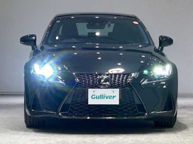 レクサス ＩＳ 300 Fスポーツ 宮城県 2018(平30)年 5.4万km グラファイトブラックガラスフレーク レクサスセーフティーシステム＋/・プリクラッシュセーフティシステム/・レーンディパーチャーアラート＆キーピングアシスト/・レーダークルーズコントロール/・オートマチックハイビーム/・プロアクティブドライビングアシスト/・発進遅れ告知機能/・ロードサインアシスト/・ブラインドスポットモニター/・レーンキープアシスト/純正ナビ/・フルセグTV/Bluetooth/CD/DVD/AUX/・バックカメラ/・純正ビルドインETC2.0/・ドライブレコーダー/アイドリングストップ/革巻きステアリング/・ステアリングスイッチ/・パドルシフト/・ステアリングヒーター/レザーシート/・パワーシート（運転席＋助手席）/・エアシート（運転席＋助手席）/・シートヒーター（運転席＋助手席）/・シートメモリー（運転席）/プッシュスタート/・スマートキー/・スペアキー1本/LEDヘッドライト/・オートライト/純正18インチアルミホイール/純正フロアマット