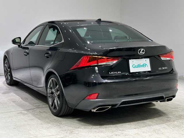 レクサス ＩＳ 300 Fスポーツ 宮城県 2018(平30)年 5.4万km グラファイトブラックガラスフレーク レクサスセーフティーシステム＋/・プリクラッシュセーフティシステム/・レーンディパーチャーアラート＆キーピングアシスト/・レーダークルーズコントロール/・オートマチックハイビーム/・プロアクティブドライビングアシスト/・発進遅れ告知機能/・ロードサインアシスト/・ブラインドスポットモニター/・レーンキープアシスト/純正ナビ/・フルセグTV/Bluetooth/CD/DVD/AUX/・バックカメラ/・純正ビルドインETC2.0/・ドライブレコーダー/アイドリングストップ/革巻きステアリング/・ステアリングスイッチ/・パドルシフト/・ステアリングヒーター/レザーシート/・パワーシート（運転席＋助手席）/・エアシート（運転席＋助手席）/・シートヒーター（運転席＋助手席）/・シートメモリー（運転席）/プッシュスタート/・スマートキー/・スペアキー1本/LEDヘッドライト/・オートライト/純正18インチアルミホイール/純正フロアマット