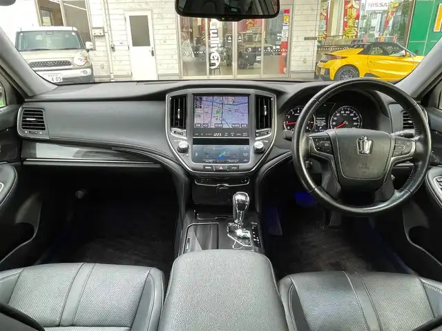 トヨタ クラウン アスリート S 東京都 2015(平27)年 6.8万km ホワイトパールクリスタルシャイン 純正HDDナビ/フルセグTV Bluetooth AM・FM/ムーンルーフ/黒革シート/パワーシート(前席)/シートヒーター/エアーシート/スーパーライブサウンドシステム/クルーズコントロール/左右独立温度調整エアコン(AAC)/エアコン吹き出し口スイング機能/SRSエアバッグ(前席）/スマートエントリー/スタートシステム/スペアキー/保証書＆取扱説明書