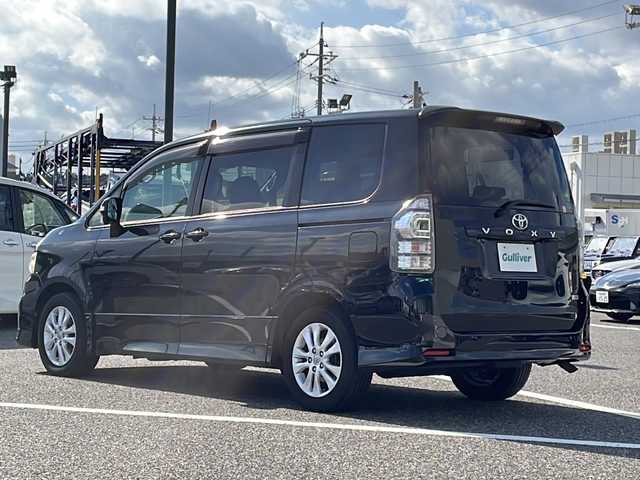 トヨタ ヴォクシー ZS 島根県 2013(平25)年 6.7万km ブラック ALPINE8インチSDナビゲーション(VIE-X008)/フルセグ BT SD CD DVD/バックカメラ/パドルシフト/パワーバックドア/両側パワースライドドア/ビルトインETC/HIDヘッドライト/フォグライト