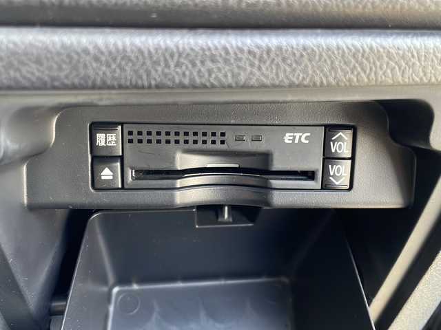 トヨタ ヴォクシー ZS 島根県 2013(平25)年 6.7万km ブラック ALPINE8インチSDナビゲーション(VIE-X008)/フルセグ BT SD CD DVD/バックカメラ/パドルシフト/パワーバックドア/両側パワースライドドア/ビルトインETC/HIDヘッドライト/フォグライト