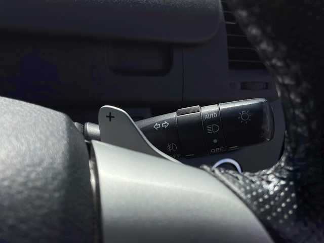 トヨタ ヴォクシー ZS 島根県 2013(平25)年 6.7万km ブラック ALPINE8インチSDナビゲーション(VIE-X008)/フルセグ BT SD CD DVD/バックカメラ/パドルシフト/パワーバックドア/両側パワースライドドア/ビルトインETC/HIDヘッドライト/フォグライト