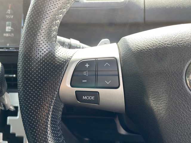 トヨタ ヴォクシー ZS 島根県 2013(平25)年 6.7万km ブラック ALPINE8インチSDナビゲーション(VIE-X008)/フルセグ BT SD CD DVD/バックカメラ/パドルシフト/パワーバックドア/両側パワースライドドア/ビルトインETC/HIDヘッドライト/フォグライト