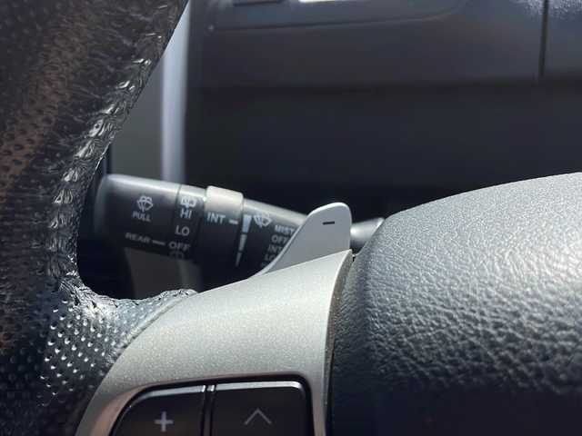 トヨタ ヴォクシー ZS 島根県 2013(平25)年 6.7万km ブラック ALPINE8インチSDナビゲーション(VIE-X008)/フルセグ BT SD CD DVD/バックカメラ/パドルシフト/パワーバックドア/両側パワースライドドア/ビルトインETC/HIDヘッドライト/フォグライト