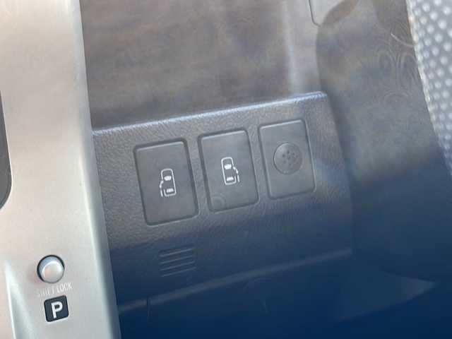 トヨタ ヴォクシー ZS 島根県 2013(平25)年 6.7万km ブラック ALPINE8インチSDナビゲーション(VIE-X008)/フルセグ BT SD CD DVD/バックカメラ/パドルシフト/パワーバックドア/両側パワースライドドア/ビルトインETC/HIDヘッドライト/フォグライト