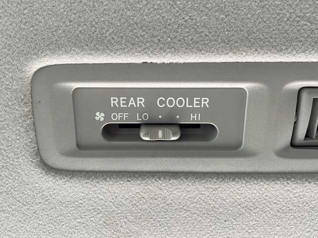 トヨタ ヴォクシー ZS 島根県 2013(平25)年 6.7万km ブラック ALPINE8インチSDナビゲーション(VIE-X008)/フルセグ BT SD CD DVD/バックカメラ/パドルシフト/パワーバックドア/両側パワースライドドア/ビルトインETC/HIDヘッドライト/フォグライト