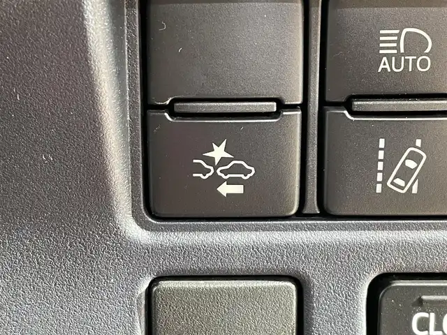 トヨタ ヴォクシー ZS 煌Ⅱ 岩手県 2017(平29)年 9.5万km ブラック ４WD/MTモード付AT/両側パワースライドドア/ETC2.0/プリクラッシュセーフティ/レーンアシスト/バックカメラ/アイドリングストップ/先行車発進告知機能/オールオートパワーウィンドウ/純正９インチナビ/フルセグTV/3列シート/電動格納ドアミラー/純正16インチアルミホイール/純正LEDヘッドライト/純正フロアマット/ステアリングスイッチ/スマートキー、プッシュスタート