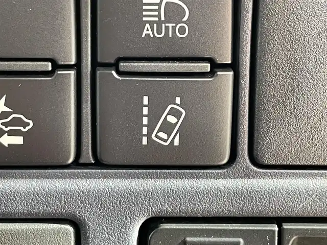 トヨタ ヴォクシー ZS 煌Ⅱ 岩手県 2017(平29)年 9.5万km ブラック ４WD/MTモード付AT/両側パワースライドドア/ETC2.0/プリクラッシュセーフティ/レーンアシスト/バックカメラ/アイドリングストップ/先行車発進告知機能/オールオートパワーウィンドウ/純正９インチナビ/フルセグTV/3列シート/電動格納ドアミラー/純正16インチアルミホイール/純正LEDヘッドライト/純正フロアマット/ステアリングスイッチ/スマートキー、プッシュスタート