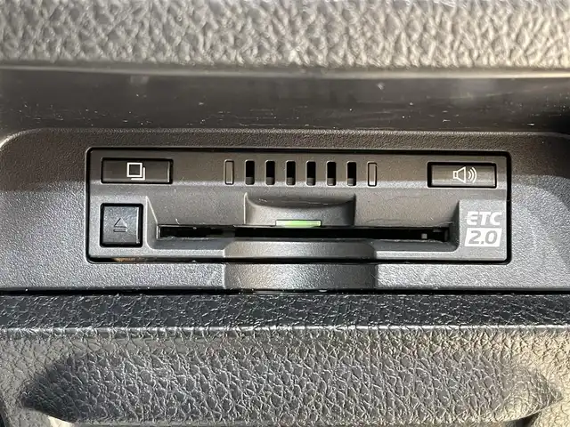 トヨタ ヴォクシー ZS 煌Ⅱ 岩手県 2017(平29)年 9.5万km ブラック ４WD/MTモード付AT/両側パワースライドドア/ETC2.0/プリクラッシュセーフティ/レーンアシスト/バックカメラ/アイドリングストップ/先行車発進告知機能/オールオートパワーウィンドウ/純正９インチナビ/フルセグTV/3列シート/電動格納ドアミラー/純正16インチアルミホイール/純正LEDヘッドライト/純正フロアマット/ステアリングスイッチ/スマートキー、プッシュスタート