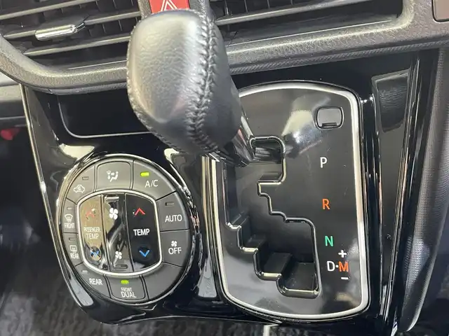 トヨタ ヴォクシー ZS 煌Ⅱ 岩手県 2017(平29)年 9.5万km ブラック ４WD/MTモード付AT/両側パワースライドドア/ETC2.0/プリクラッシュセーフティ/レーンアシスト/バックカメラ/アイドリングストップ/先行車発進告知機能/オールオートパワーウィンドウ/純正９インチナビ/フルセグTV/3列シート/電動格納ドアミラー/純正16インチアルミホイール/純正LEDヘッドライト/純正フロアマット/ステアリングスイッチ/スマートキー、プッシュスタート