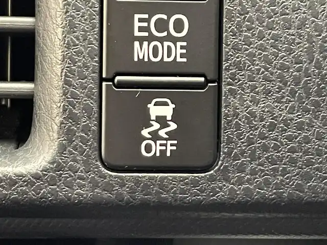 トヨタ ヴォクシー ZS 煌Ⅱ 岩手県 2017(平29)年 9.5万km ブラック ４WD/MTモード付AT/両側パワースライドドア/ETC2.0/プリクラッシュセーフティ/レーンアシスト/バックカメラ/アイドリングストップ/先行車発進告知機能/オールオートパワーウィンドウ/純正９インチナビ/フルセグTV/3列シート/電動格納ドアミラー/純正16インチアルミホイール/純正LEDヘッドライト/純正フロアマット/ステアリングスイッチ/スマートキー、プッシュスタート