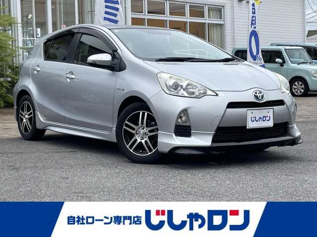 トヨタ アクア S 愛知県 2012(平24)年 4万km シルバーM (株)IDOMが運営する【じしゃロン名古屋鳴海店】の自社ローン専用車両になりますこちらは現金またはオートローンご利用時の価格です。自社ローンご希望の方は別途その旨お申付け下さい/社外ナビ(AVN112M)/・FM/AM/・ワンセグTV/・CD/USB/社外１５インチAW/純正フロアマット/ETC/オートライト/ISOFIX/ヘッドライトレベライザー/スマートキー