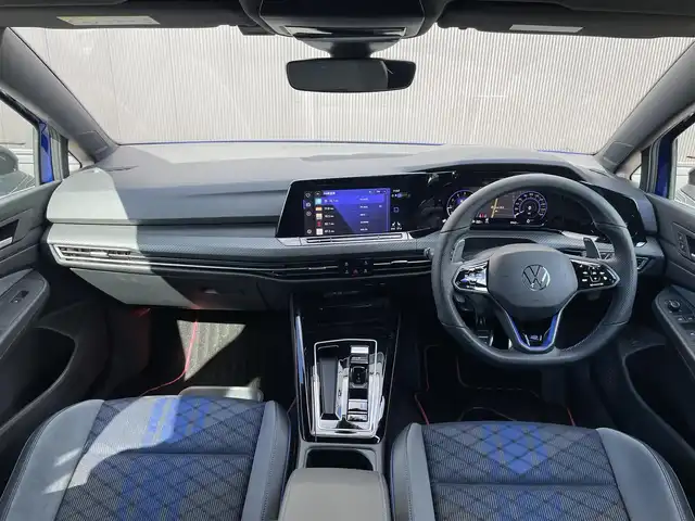 フォルクスワーゲン ＶＷ ゴルフＲヴァリアント TSI 4モーション 道東・釧路十勝 2023(令5)年 1万km アトランティックブルーメタリック ワンオーナー/４WD/Volkswagen純正インフォテイメントシステム/バックカメラ/純正ETC2.0/プリクラッシュブレーキシステム/レーンキーピングアシスト/アダプティブクルーズコントロール/パークディスタンスコントロール/パークアシスト/ヘッドアップディスプレイ/R-Line専用ファブリック&マイクロフリースシート/フロントシートヒーティング/ステアリングヒーター/ワイヤレス充電/マトリクスLEDヘッドライト/オートハイビーム/純正19インチAW/純正フロアマット/取扱説明書/保証書