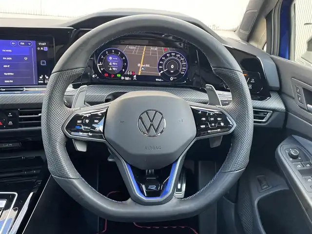 フォルクスワーゲン ＶＷ ゴルフＲヴァリアント TSI 4モーション 道東・釧路十勝 2023(令5)年 1万km アトランティックブルーメタリック ワンオーナー/４WD/Volkswagen純正インフォテイメントシステム/バックカメラ/純正ETC2.0/プリクラッシュブレーキシステム/レーンキーピングアシスト/アダプティブクルーズコントロール/パークディスタンスコントロール/パークアシスト/ヘッドアップディスプレイ/R-Line専用ファブリック&マイクロフリースシート/フロントシートヒーティング/ステアリングヒーター/ワイヤレス充電/マトリクスLEDヘッドライト/オートハイビーム/純正19インチAW/純正フロアマット/取扱説明書/保証書