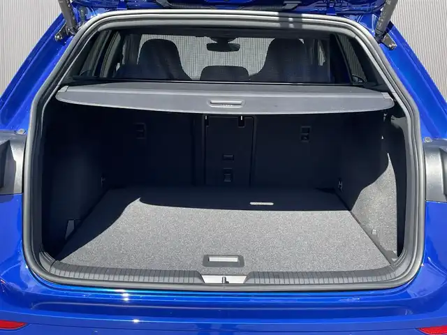 フォルクスワーゲン ＶＷ ゴルフＲヴァリアント TSI 4モーション 道東・釧路十勝 2023(令5)年 1万km アトランティックブルーメタリック ワンオーナー/４WD/Volkswagen純正インフォテイメントシステム/バックカメラ/純正ETC2.0/プリクラッシュブレーキシステム/レーンキーピングアシスト/アダプティブクルーズコントロール/パークディスタンスコントロール/パークアシスト/ヘッドアップディスプレイ/R-Line専用ファブリック&マイクロフリースシート/フロントシートヒーティング/ステアリングヒーター/ワイヤレス充電/マトリクスLEDヘッドライト/オートハイビーム/純正19インチAW/純正フロアマット/取扱説明書/保証書
