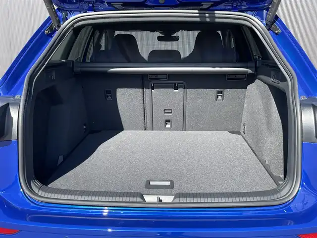 フォルクスワーゲン ＶＷ ゴルフＲヴァリアント TSI 4モーション 道東・釧路十勝 2023(令5)年 1万km アトランティックブルーメタリック ワンオーナー/４WD/Volkswagen純正インフォテイメントシステム/バックカメラ/純正ETC2.0/プリクラッシュブレーキシステム/レーンキーピングアシスト/アダプティブクルーズコントロール/パークディスタンスコントロール/パークアシスト/ヘッドアップディスプレイ/R-Line専用ファブリック&マイクロフリースシート/フロントシートヒーティング/ステアリングヒーター/ワイヤレス充電/マトリクスLEDヘッドライト/オートハイビーム/純正19インチAW/純正フロアマット/取扱説明書/保証書