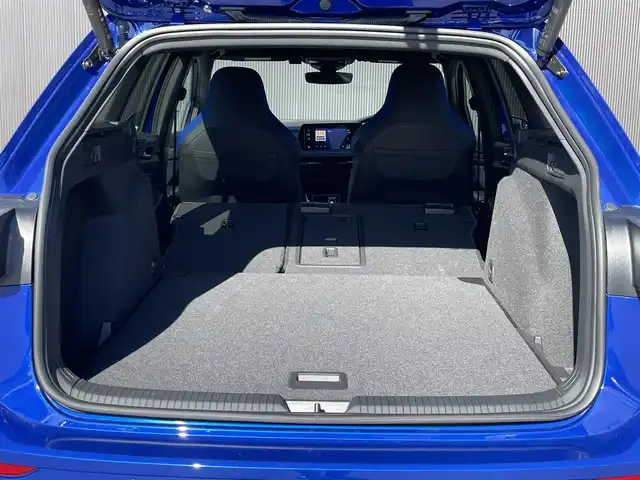 フォルクスワーゲン ＶＷ ゴルフＲヴァリアント TSI 4モーション 道東・釧路十勝 2023(令5)年 1万km アトランティックブルーメタリック ワンオーナー/４WD/Volkswagen純正インフォテイメントシステム/バックカメラ/純正ETC2.0/プリクラッシュブレーキシステム/レーンキーピングアシスト/アダプティブクルーズコントロール/パークディスタンスコントロール/パークアシスト/ヘッドアップディスプレイ/R-Line専用ファブリック&マイクロフリースシート/フロントシートヒーティング/ステアリングヒーター/ワイヤレス充電/マトリクスLEDヘッドライト/オートハイビーム/純正19インチAW/純正フロアマット/取扱説明書/保証書