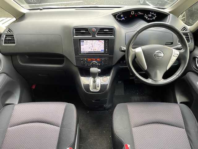 日産 セレナ ハイウェイスター S HV Vセレ 茨城県 2013(平25)年 11.6万km ブリリアントホワイトパール 純正ナビ/AM/FM/CD/DVD/USB/iPod/SD/ハンズフリー対応/フルセグTV/クルーズコントロール/バックモニター/アイドリングストップ/前後ドライブレコーダー/ETC/両側電動スライドドア/純正アルミホイール/純正フロアマット/横滑り防止装置