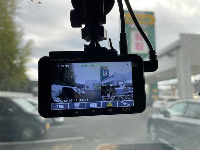 日産 セレナ ハイウェイスター S HV Vセレ 茨城県 2013(平25)年 11.6万km ブリリアントホワイトパール 純正ナビ/AM/FM/CD/DVD/USB/iPod/SD/ハンズフリー対応/フルセグTV/クルーズコントロール/バックモニター/アイドリングストップ/前後ドライブレコーダー/ETC/両側電動スライドドア/純正アルミホイール/純正フロアマット/横滑り防止装置