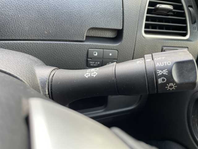 日産 セレナ ハイウェイスター S HV Vセレ 茨城県 2013(平25)年 11.6万km ブリリアントホワイトパール 純正ナビ/AM/FM/CD/DVD/USB/iPod/SD/ハンズフリー対応/フルセグTV/クルーズコントロール/バックモニター/アイドリングストップ/前後ドライブレコーダー/ETC/両側電動スライドドア/純正アルミホイール/純正フロアマット/横滑り防止装置