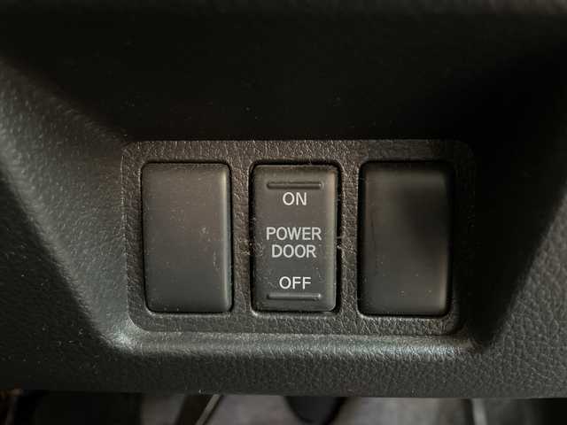 日産 セレナ ハイウェイスター S HV Vセレ 茨城県 2013(平25)年 11.6万km ブリリアントホワイトパール 純正ナビ/AM/FM/CD/DVD/USB/iPod/SD/ハンズフリー対応/フルセグTV/クルーズコントロール/バックモニター/アイドリングストップ/前後ドライブレコーダー/ETC/両側電動スライドドア/純正アルミホイール/純正フロアマット/横滑り防止装置