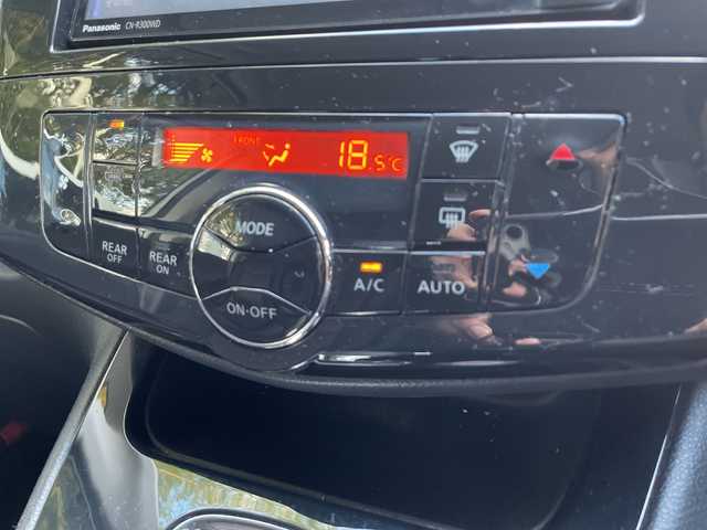 日産 セレナ ハイウェイスター S HV Vセレ 茨城県 2013(平25)年 11.6万km ブリリアントホワイトパール 純正ナビ/AM/FM/CD/DVD/USB/iPod/SD/ハンズフリー対応/フルセグTV/クルーズコントロール/バックモニター/アイドリングストップ/前後ドライブレコーダー/ETC/両側電動スライドドア/純正アルミホイール/純正フロアマット/横滑り防止装置