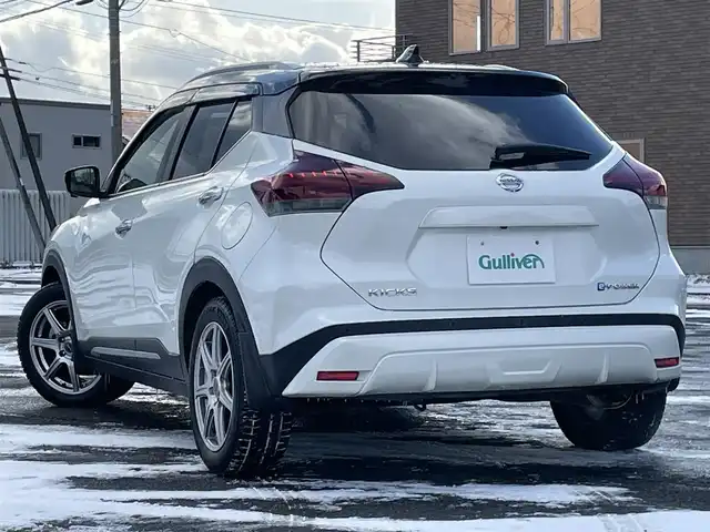 日産 キックス X ツートーンインテリアED 道央・札幌 2020(令2)年 6.9万km ブリリアントホワイトパール/ピュアブラック 2トーン 純正メーカーナビ/CD/DVD/BT/フルセグ/エマージェンシーブレーキ/横滑り防止装置/レーダークルーズコントロール/レーンキープアシスト/パーキングアシスト/バックカメラ/サイドカメラ/フロントカメラ/全方位カメラ/アラウンドビューモニター/ビルトインETC/ドライブレコーダー/EVMODE/DRAIVEMODE/前席シートヒーター/レザーシート/革巻きステアリング/ステアリングリモコン/電動パーキング/オートブレーキホールド/プッシュスタート/スマートキー/LEDヘッドライト/オートライト/フォグランプ/電動格納ミラー/ウィンカーミラー/純正フロアマット/ドアバイザー/ハンドルヒーター/純正AW付夏タイヤ積込/205/55/R17/2025年/山9mm