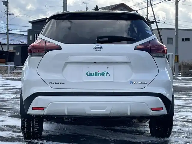 日産 キックス X ツートーンインテリアED 道央・札幌 2020(令2)年 6.9万km ブリリアントホワイトパール/ピュアブラック 2トーン 純正メーカーナビ/CD/DVD/BT/フルセグ/エマージェンシーブレーキ/横滑り防止装置/レーダークルーズコントロール/レーンキープアシスト/パーキングアシスト/バックカメラ/サイドカメラ/フロントカメラ/全方位カメラ/アラウンドビューモニター/ビルトインETC/ドライブレコーダー/EVMODE/DRAIVEMODE/前席シートヒーター/レザーシート/革巻きステアリング/ステアリングリモコン/電動パーキング/オートブレーキホールド/プッシュスタート/スマートキー/LEDヘッドライト/オートライト/フォグランプ/電動格納ミラー/ウィンカーミラー/純正フロアマット/ドアバイザー/ハンドルヒーター/純正AW付夏タイヤ積込/205/55/R17/2025年/山9mm