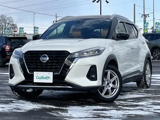 日産 キックス X ツートーンインテリアED 道央・札幌 2020(令2)年 6.9万km ブリリアントホワイトパール/ピュアブラック 2トーン 純正メーカーナビ/CD/DVD/BT/フルセグ/エマージェンシーブレーキ/横滑り防止装置/レーダークルーズコントロール/レーンキープアシスト/パーキングアシスト/バックカメラ/サイドカメラ/フロントカメラ/全方位カメラ/アラウンドビューモニター/ビルトインETC/ドライブレコーダー/EVMODE/DRAIVEMODE/前席シートヒーター/レザーシート/革巻きステアリング/ステアリングリモコン/電動パーキング/オートブレーキホールド/プッシュスタート/スマートキー/LEDヘッドライト/オートライト/フォグランプ/電動格納ミラー/ウィンカーミラー/純正フロアマット/ドアバイザー/ハンドルヒーター/純正AW付夏タイヤ積込/205/55/R17/2025年/山9mm